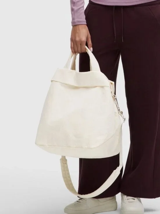 On My Level Tote Bag 20L Light Ivory - Picture 3 of 3